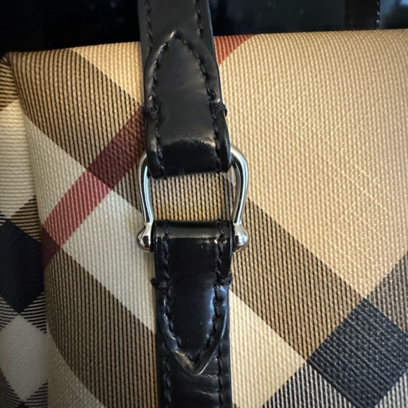 Authentic Burberry bag in great condition! - Picture 10 of 16